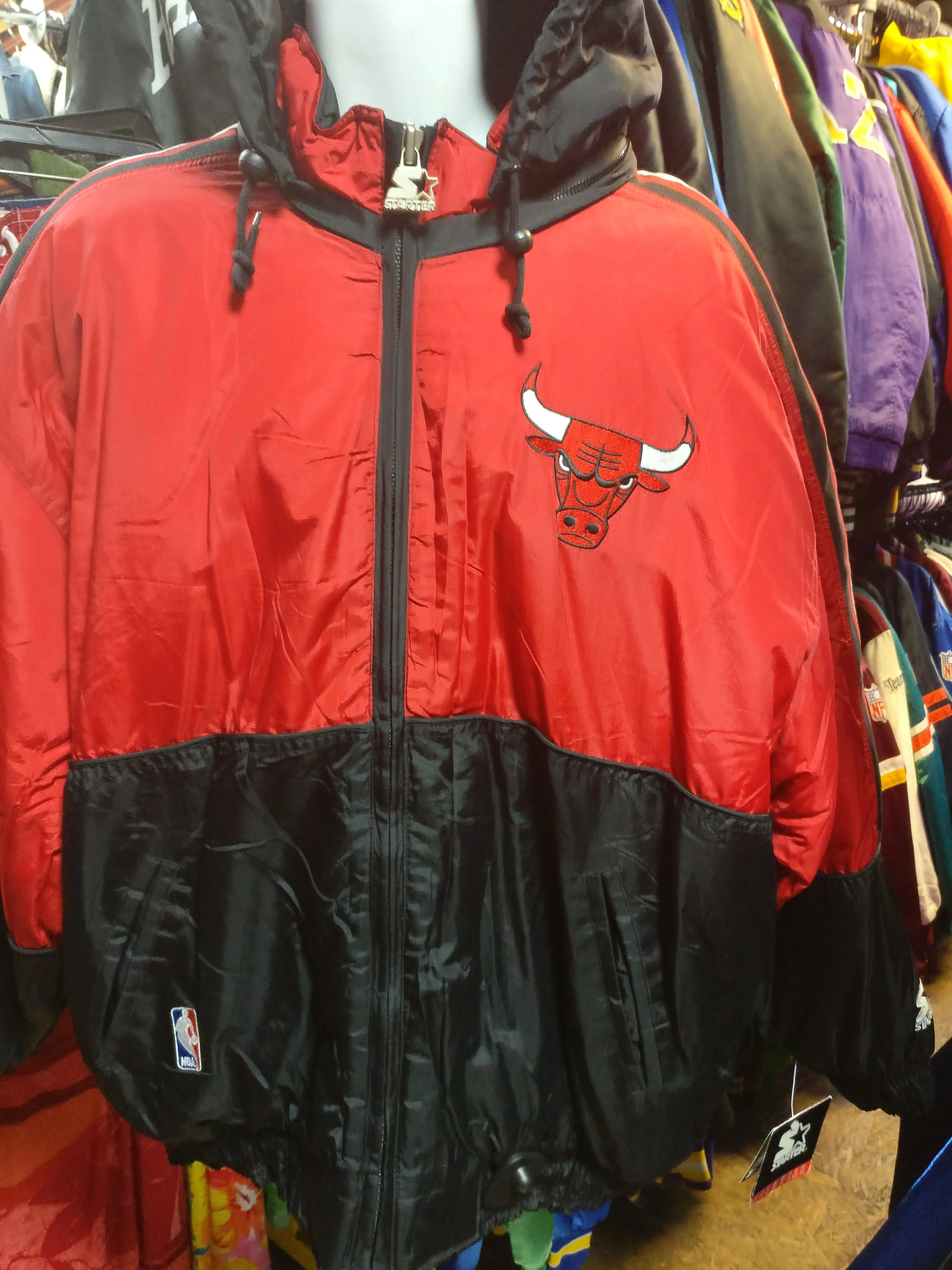 Vintage 2000s CHICAGO BULLS NBA Starter Nylon Jacket XL (Deadstock)